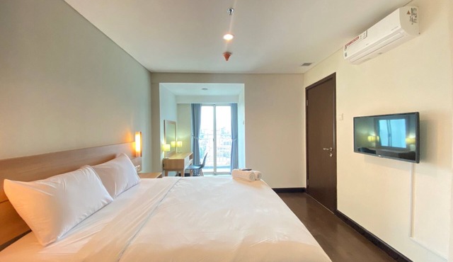 Spacious 2Br Apartment At El Royale Near Bip