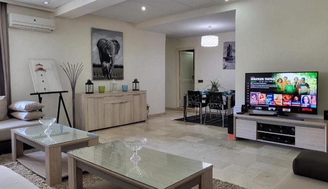 Spacious 2BR Apt, Balcony, AC & Private Garage, Casablanca Centre
