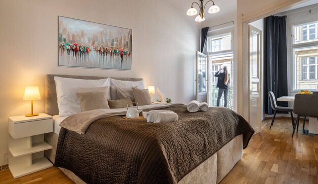 Spacious 2BR Apt. in Old Town with Paid Parking by EasyBNB Premium