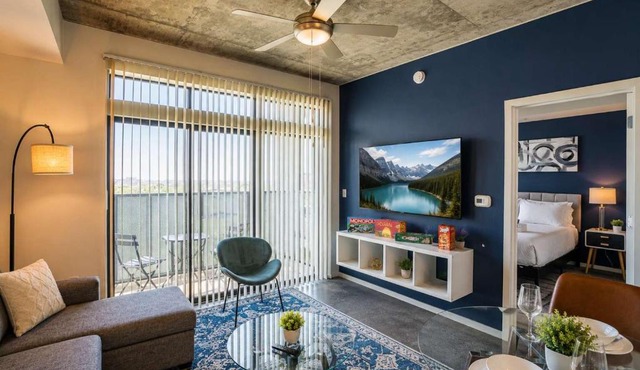 Spacious 2BR Apt with Gym Pool Parking
