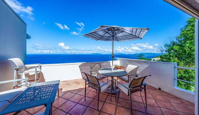 Spacious 2BR Condo with AMAZING Views & a great location!