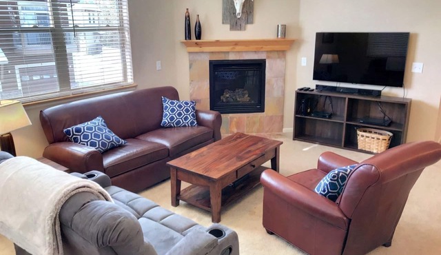 Spacious 2BR Condo with oversized garage and family friendly amenities!