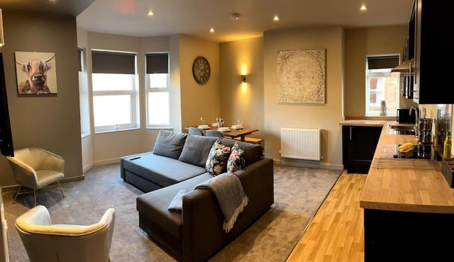 Spacious 2BR Duplex near Loughborough University Sleeps 6