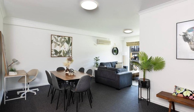 Spacious 2BR East Perth Pool Gym CATBus CBD Optus
