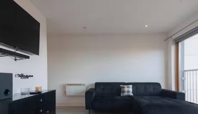 Spacious 2BR Flat on Argyle St | Caledonia Stay