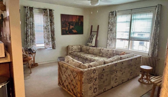 Spacious 2BR Getaway - Near City -Easy Parking
