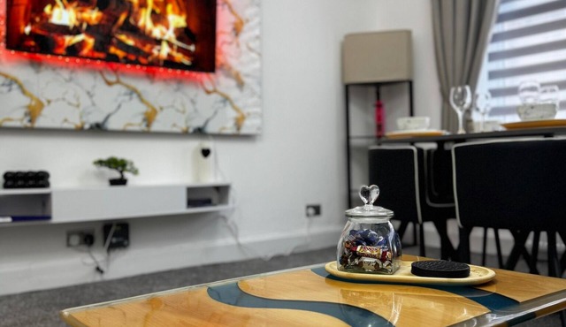 Spacious 2BR Ground Floor Apartment | Free Parking | Sleeps 4 | Dundee