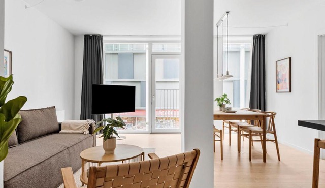 Spacious 2BR Inner City Apartment for 6 People