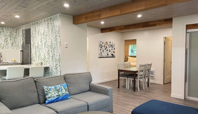 Spacious 2BR Unit on Waterfront Property with Beach Access - Sleeps 6