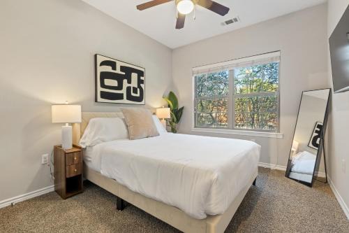 Spacious 2BR w Balcony Pool WiFi PEC 2202