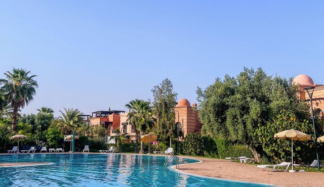 Spacious 2BR W/king beds & pool : Family friendly