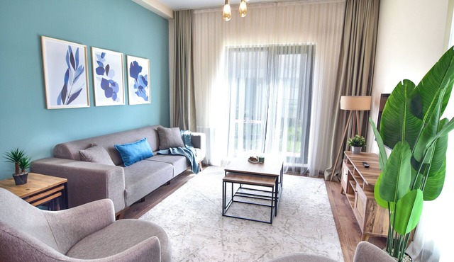 Spacious 2BR with Garden Family friendly