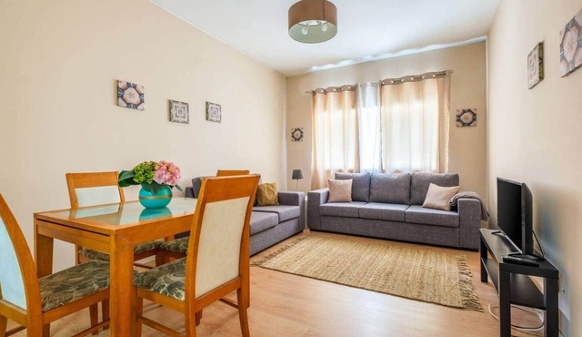 Spacious 3 BRs Apartment, steps to Joao's station
