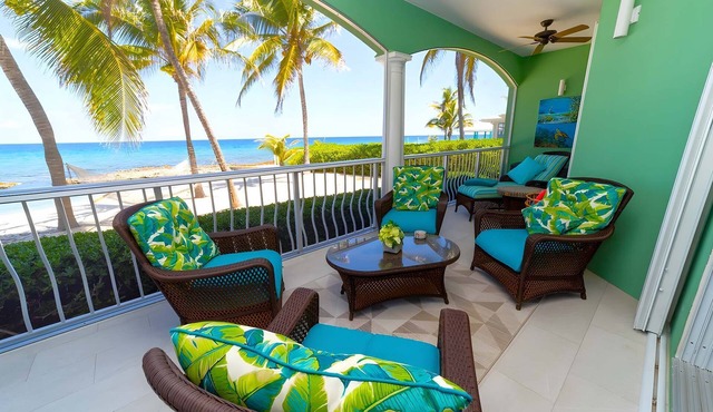 Spacious 3 Bd Beachfront Ground Flr Condo w/Pool