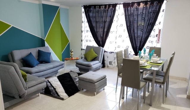 SPACIOUS 3 Beds / 2 Mild AWESOME LOCATION CLOSE TO ZONE T, EASY TRANSPORT.