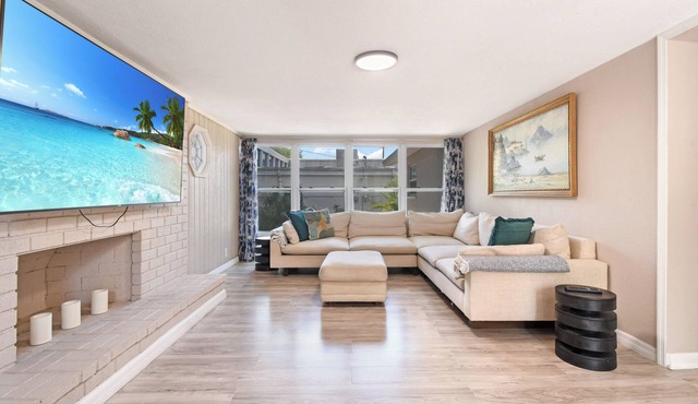 Spacious 3 Bed, 2 bath in Clearwater, Sleeps 8, Pet Friendly, 2 mins from Publix