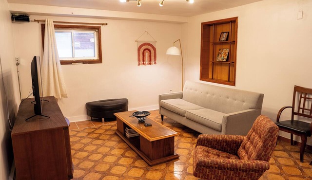 Spacious 3 Bed/2 Bath Near Transit - Toronto's Coolest Neighbourhood!