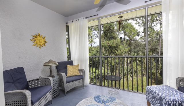 Spacious 3-bed, 2-bath condo fully furnished, minutes from downtown and beaches.
