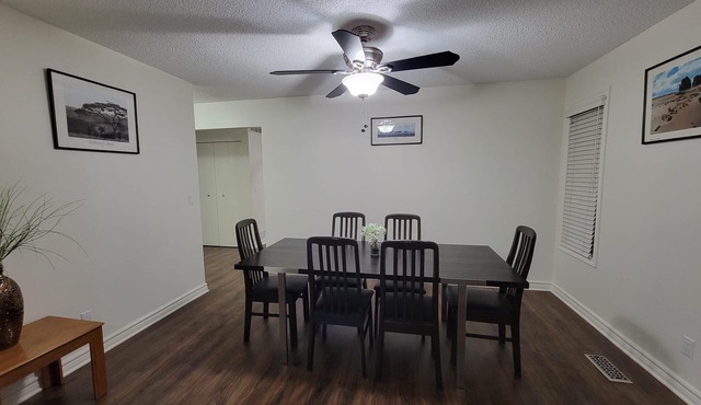 Spacious 3 bed 2 bath full house sleeps 13 Ground Level