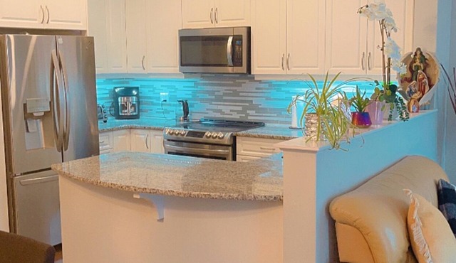 Spacious 3 bed and 2.5 bathroom townhouse near the airport amazing for relaxing.