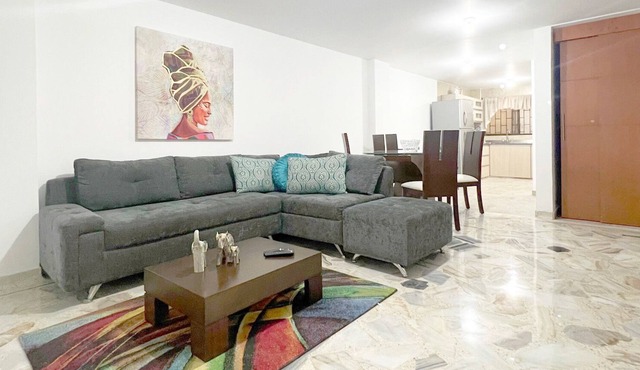 Spacious 3 Bed Apartment Steps from Granada!