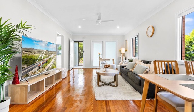 Spacious 3-Bed Home with Gym & Outdoor Retreat