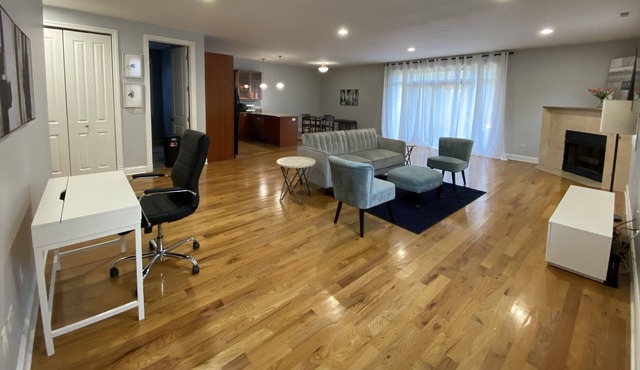 Spacious 3 bed Chicago condo