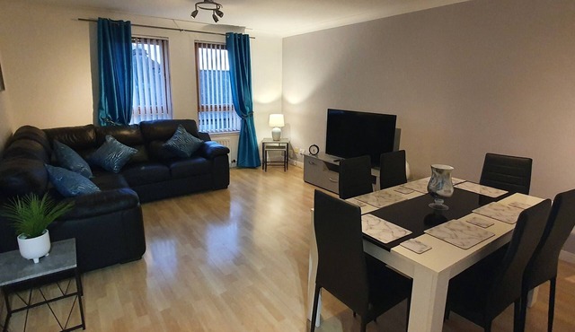 Spacious 3 bed apartment with parking, right in centre of Broughty Ferry!