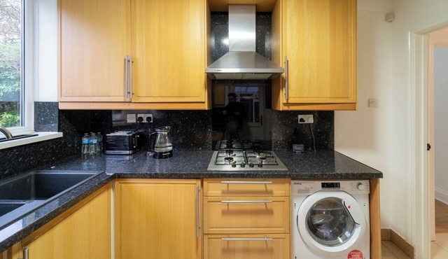 Spacious 3-Bed Home with Garden