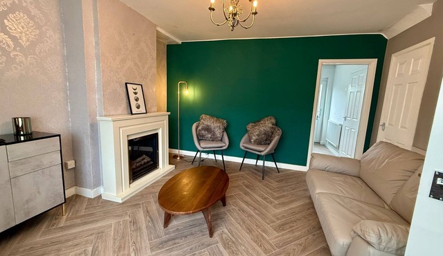 Spacious 3-Bed House with Parking, WiFi & Garden