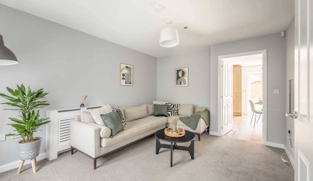 Spacious 3-Bed Home in Berkshire - By Tempstay