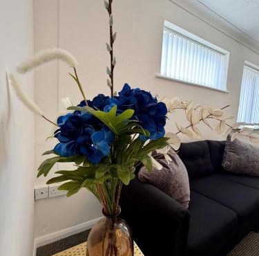 Spacious 3-Bed Home, Sleeps 6, Free Parking Wi-Fi