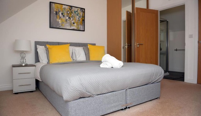Spacious 3 Bed House in Bristol
