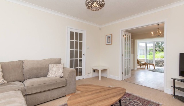 Spacious 3 bed house with parking in Upper Weston - Pass the Keys