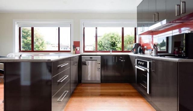 Spacious 3-Bed Mins from City Centre