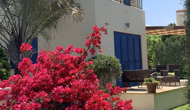Spacious 3 bed , Private Pool, Large Peaceful Garden And Great Views