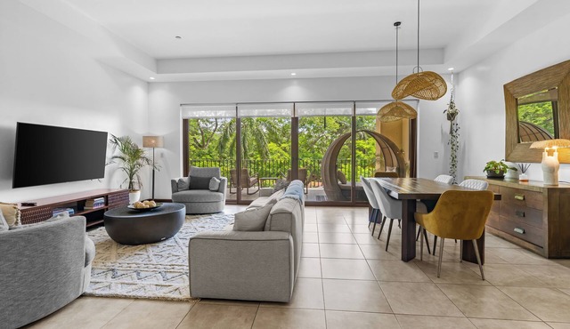 Spacious 3 Bedroom Condo - Walk to the Beach