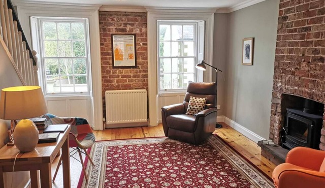 Spacious 3 Bedroom Apartment in Hillborough, NI