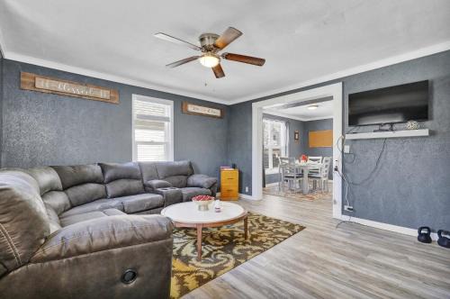 Spacious 3 Bedroom, 4Bed Cozy Home