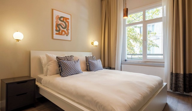 Spacious 3-bedroom apartment with WiFi, AC in charming Istanbul