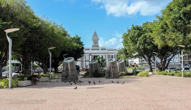 Spacious 3-bedroom apartment in enchanting Salinas with WiFi, AC