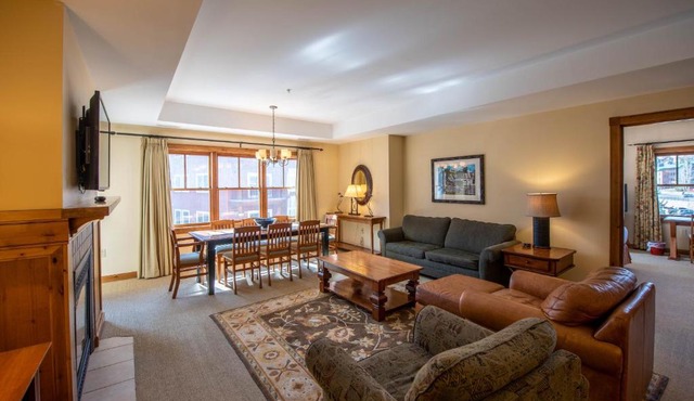 Spacious 3 Bedroom Condo with Balcony in Mountaineer Square condo