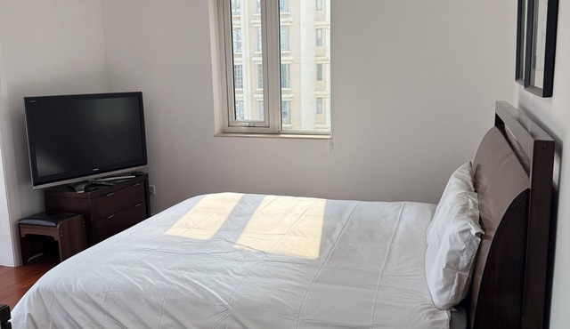 Spacious 3-bedroom apartment in prestigious Beijing Palm Springs Int’l Apartment