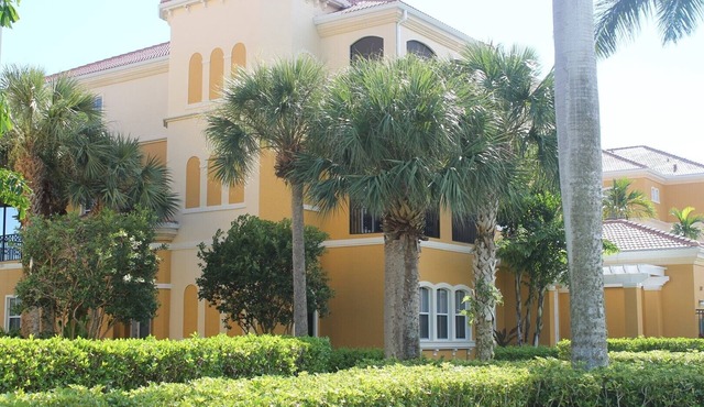 Spacious 3 bedroom Condo in popular Hammock Bay-5 Minutes to Marco Island !