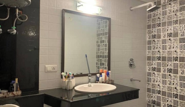 Spacious 3-bedroom corporate apartment in pleasant Kais with WiFi