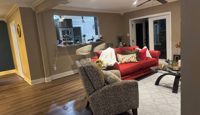 Spacious 3-bedroom house with WiFi, POOL, and plenty of space for gatherings.