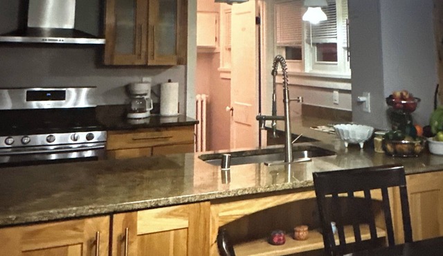 Spacious 3-bedroom house WiFi near Camp Randall in Madison