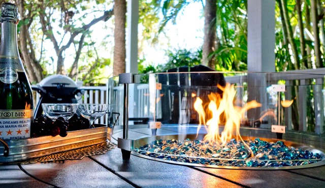 Spacious 3 bedroom town home on Anna Maria Island, community pool.