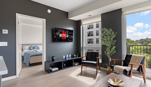 Spacious 3-bedroom apartment with AC, WiFi in cool Minneapolis