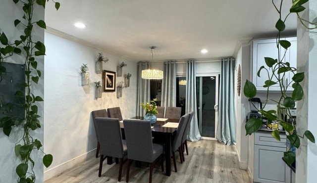 Spacious 3-bedroom condo in lovely Walnut Creek with WiFi, AC